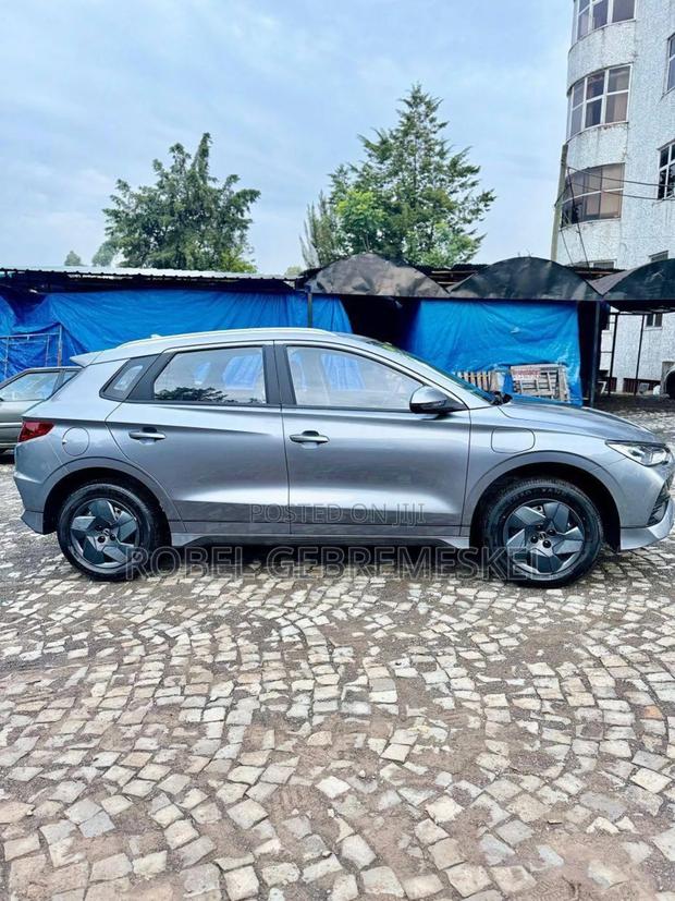New BYD E2 43 kWh 94 hp FWD 2025 Silver