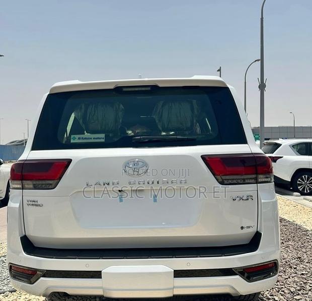 New Toyota Land Cruiser LC300 2025