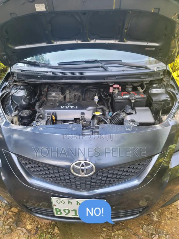Toyota Yaris 2010 Gray