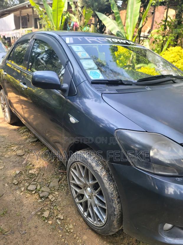Toyota Yaris 2010 Gray