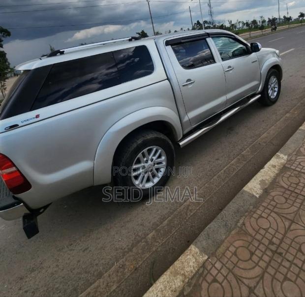 Toyota Hilux 2012 Silver
