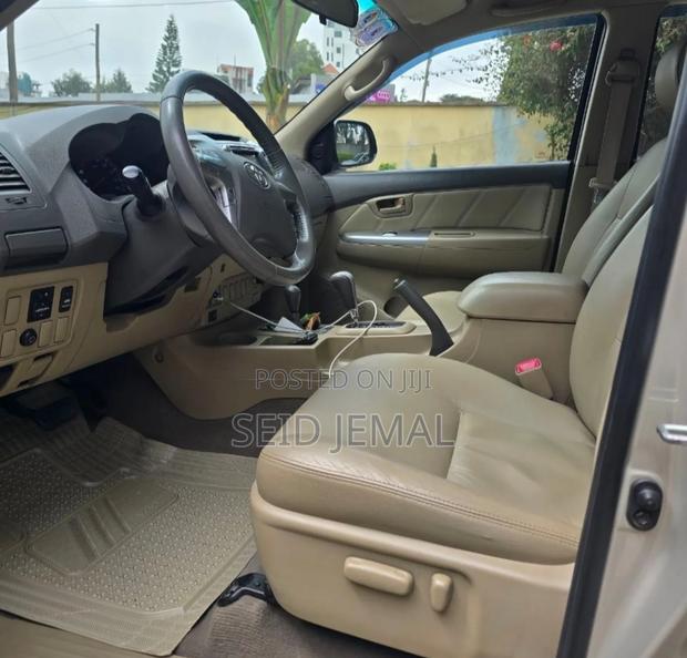 Toyota Hilux 2012 Silver