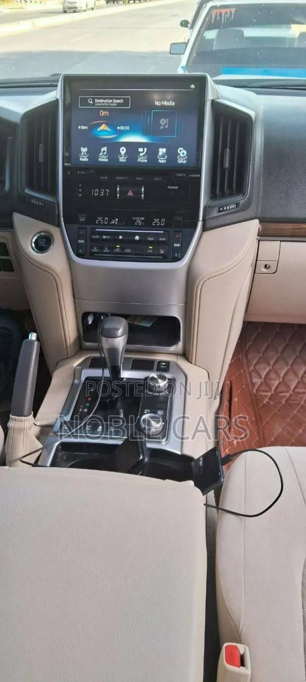 Toyota Land Cruiser 2021 White