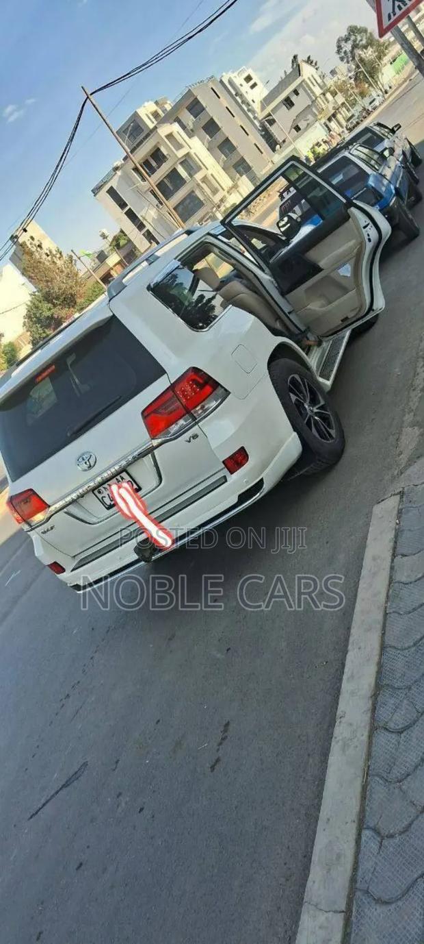 Toyota Land Cruiser 2021 White
