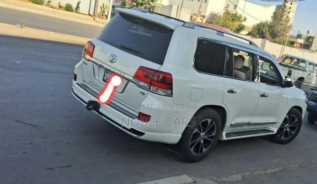 Toyota Land Cruiser 2021 White