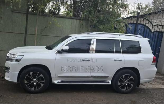 Toyota Land Cruiser 2021 White