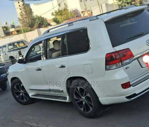 Toyota Land Cruiser 2021 White