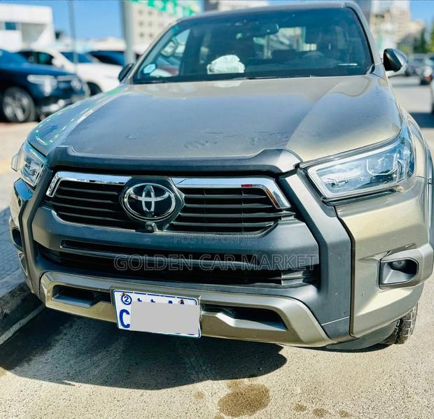 Toyota Hilux 2022 Gray