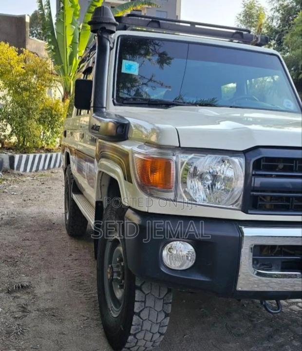 Toyota Land Cruiser 2014 White