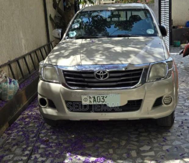 Toyota Hilux 2014 Silver