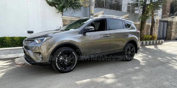 Toyota RAV4 2017 Teal