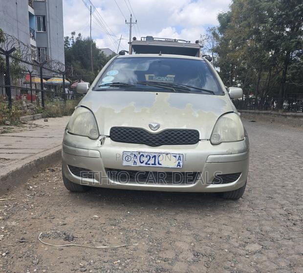 Toyota Vitz 2002 Gold