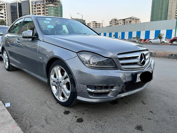 Mercedes-Benz C200 2012 Gray