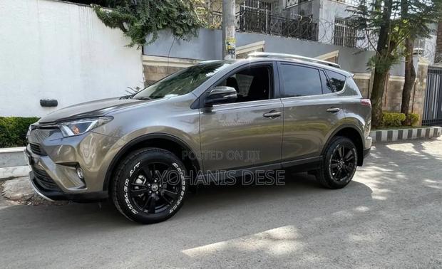 Toyota RAV4 2017 Beige