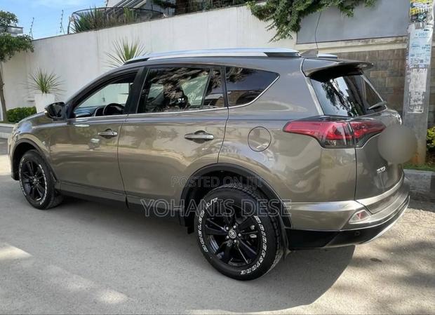 Toyota RAV4 2017 Beige