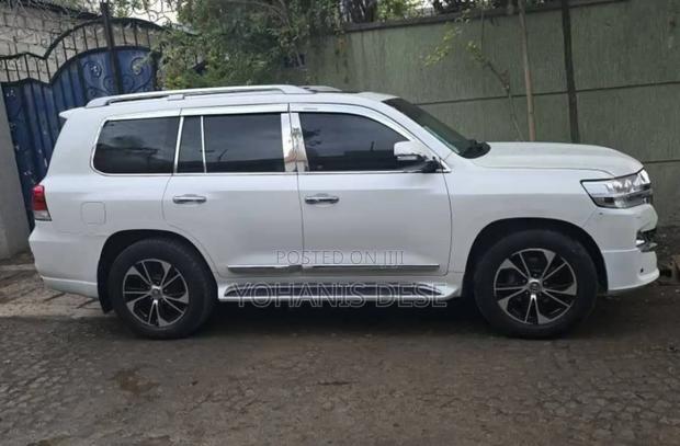 Toyota Land Cruiser 2021 Beige