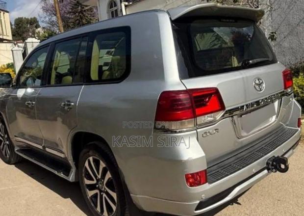 Toyota Land Cruiser 4.5 V8 TD 2018 Silver