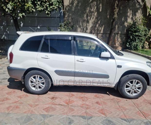 Toyota RAV4 2005 White