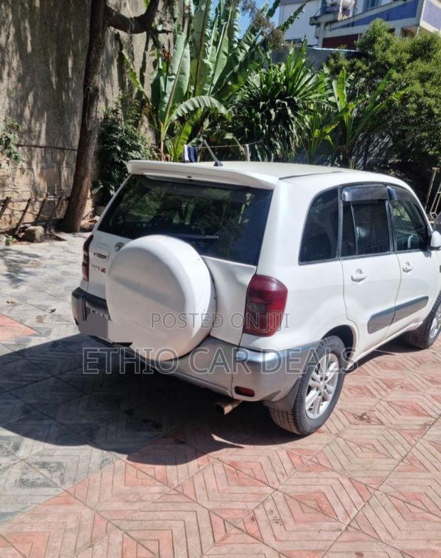 Toyota RAV4 2005 White