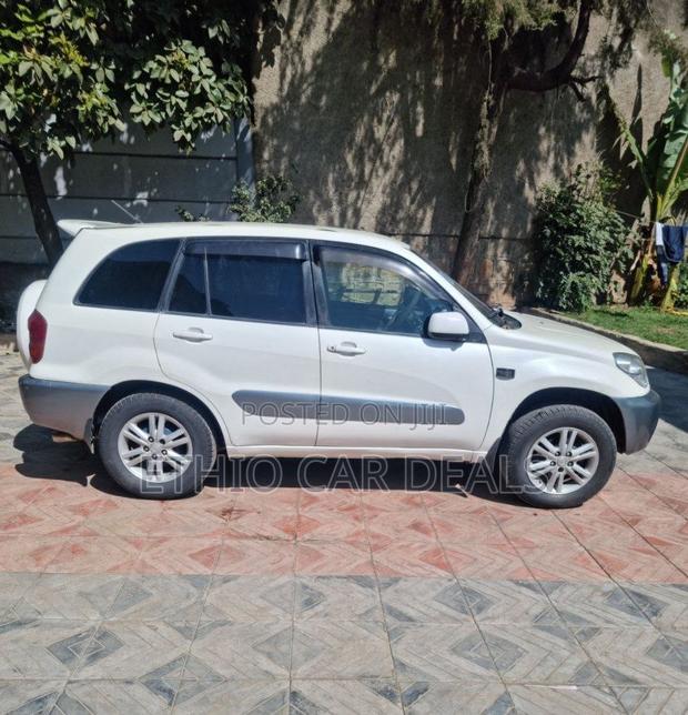 Toyota RAV4 2005 White