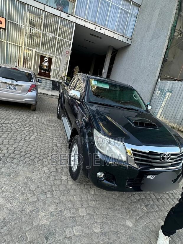 Toyota Hilux 2015 Matt Black
