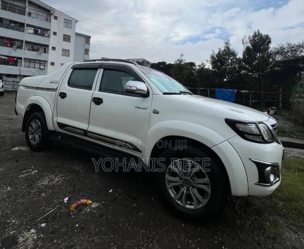 Toyota Hilux 2012 Beige