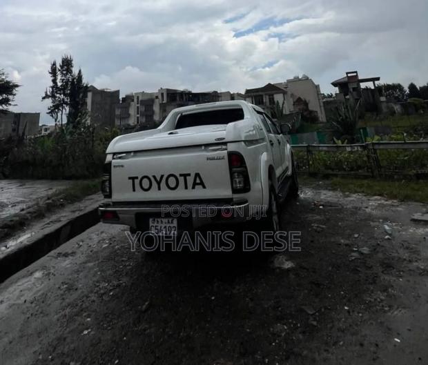 Toyota Hilux 2012 Beige