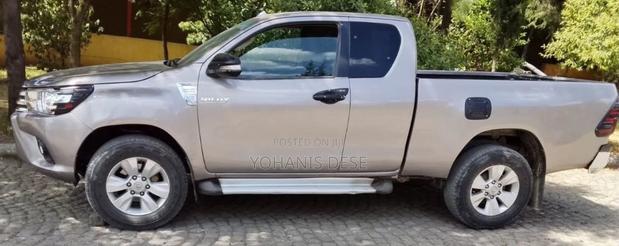 Toyota Hilux 2016 Beige