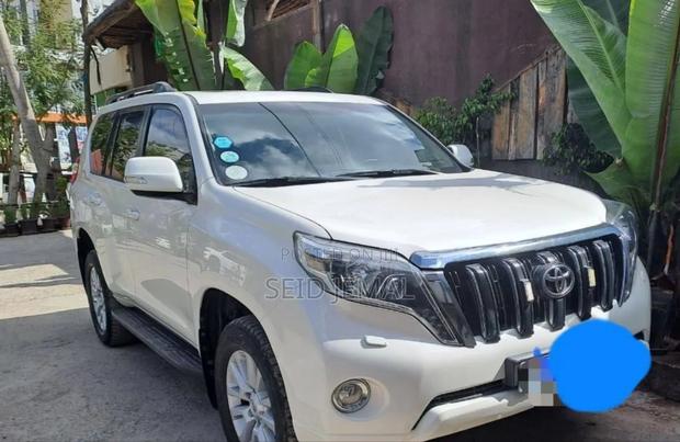 Toyota Land Cruiser Prado 2015 White