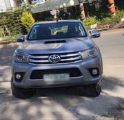 Toyota Hilux 2018 Gold for sale
