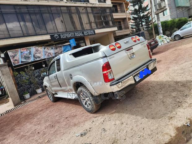 Toyota Hilux 2008 Gold