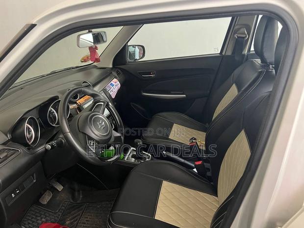 Suzuki Swift 2022 Silver