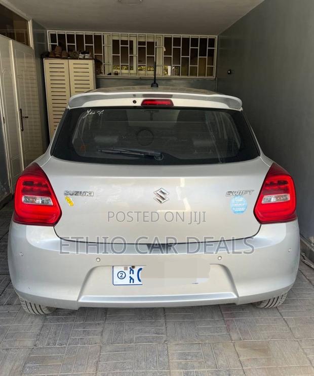 Suzuki Swift 2022 Silver
