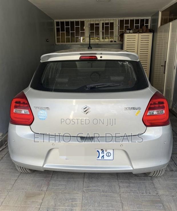 Suzuki Swift 2022 Silver