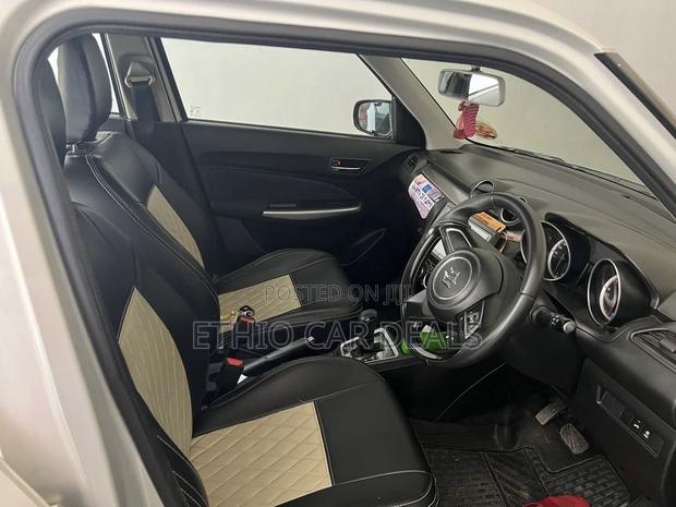 Suzuki Swift 2022 Silver