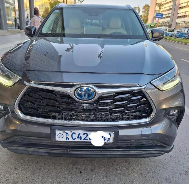 Toyota Highlander Hybrid Limited 2023 Gray