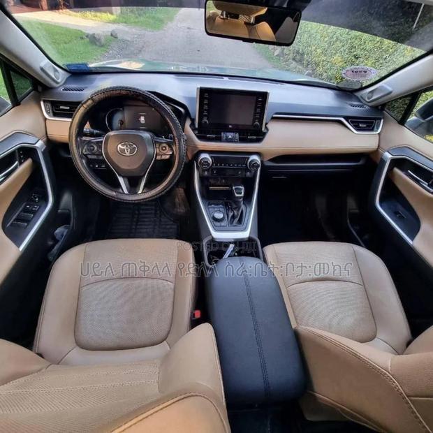 Toyota RAV4 2020 Blue