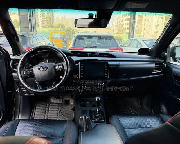 Toyota Hilux 2023 Gray