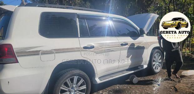 Toyota Land Cruiser 2008 White