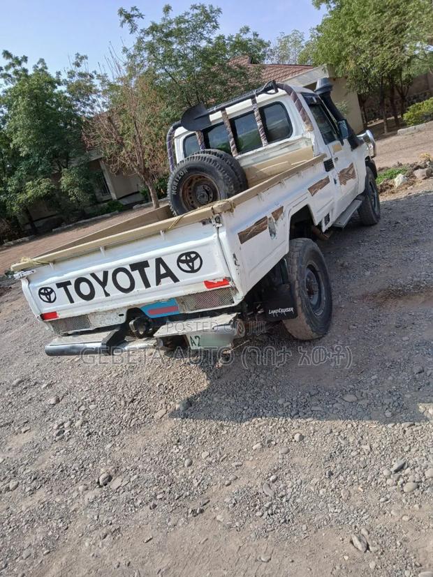 Toyota Land Cruiser 2012 White