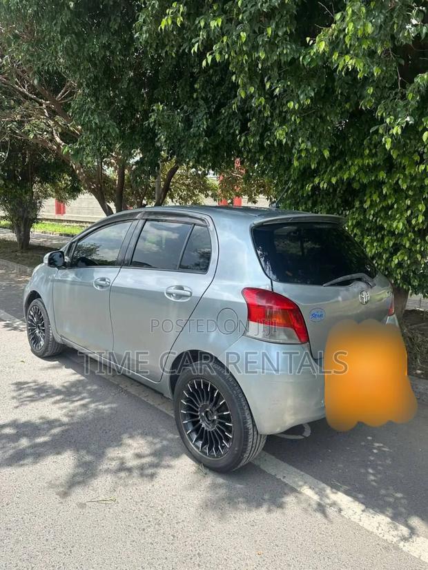 Toyota Yaris Base Hatchback 3dr 2010 Silver