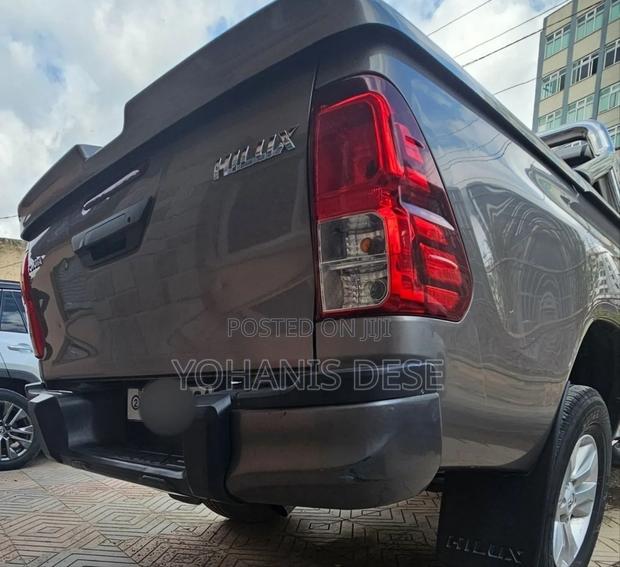 Toyota Hilux 2020 Beige