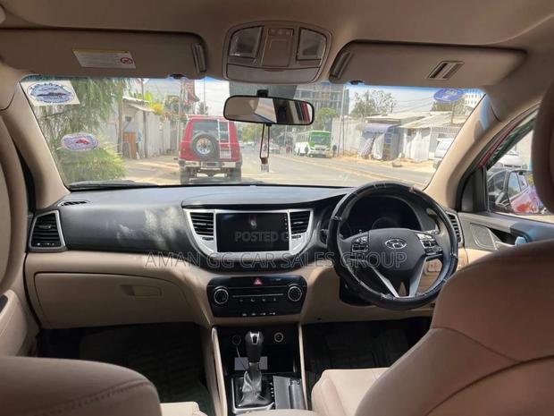 Hyundai Tucson 2018 Red