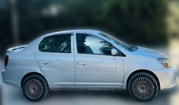 Toyota Platz 1.0 FWD 2005 Silver
