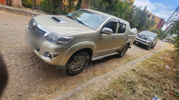 Toyota Hilux 2015 Silver