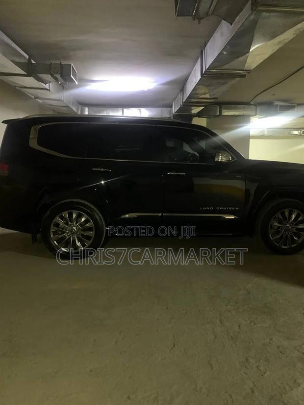 Toyota Land Cruiser LC300 2023 Black