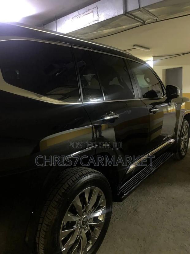 Toyota Land Cruiser LC300 2023 Black
