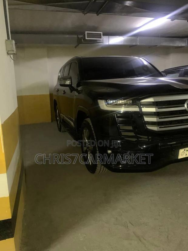 Toyota Land Cruiser LC300 2023 Black