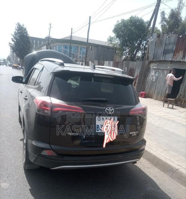 Toyota RAV4 LE AWD (2.5L 4cyl 6A) 2016 Gray