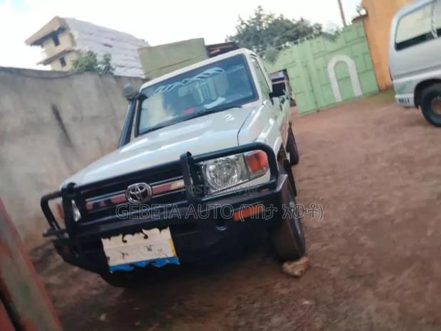 Toyota Land Cruiser 2011